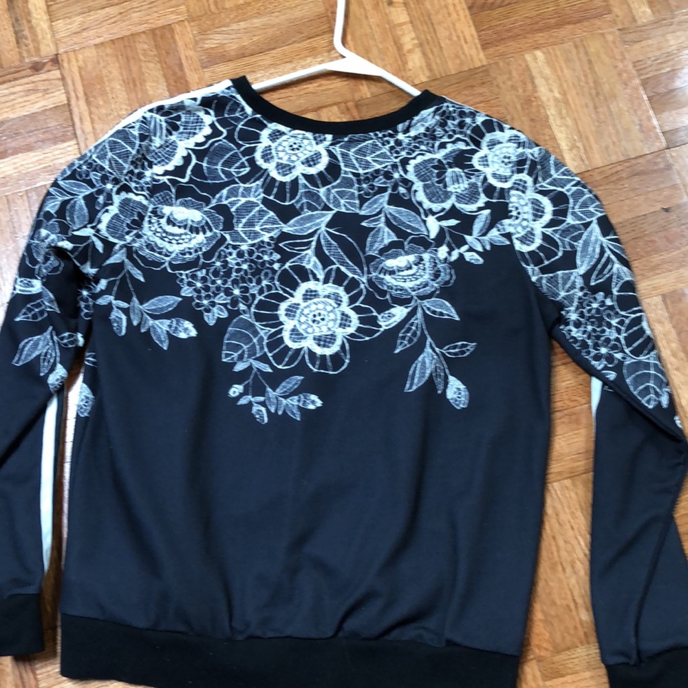 Adidas top - Picture 5 of 5
